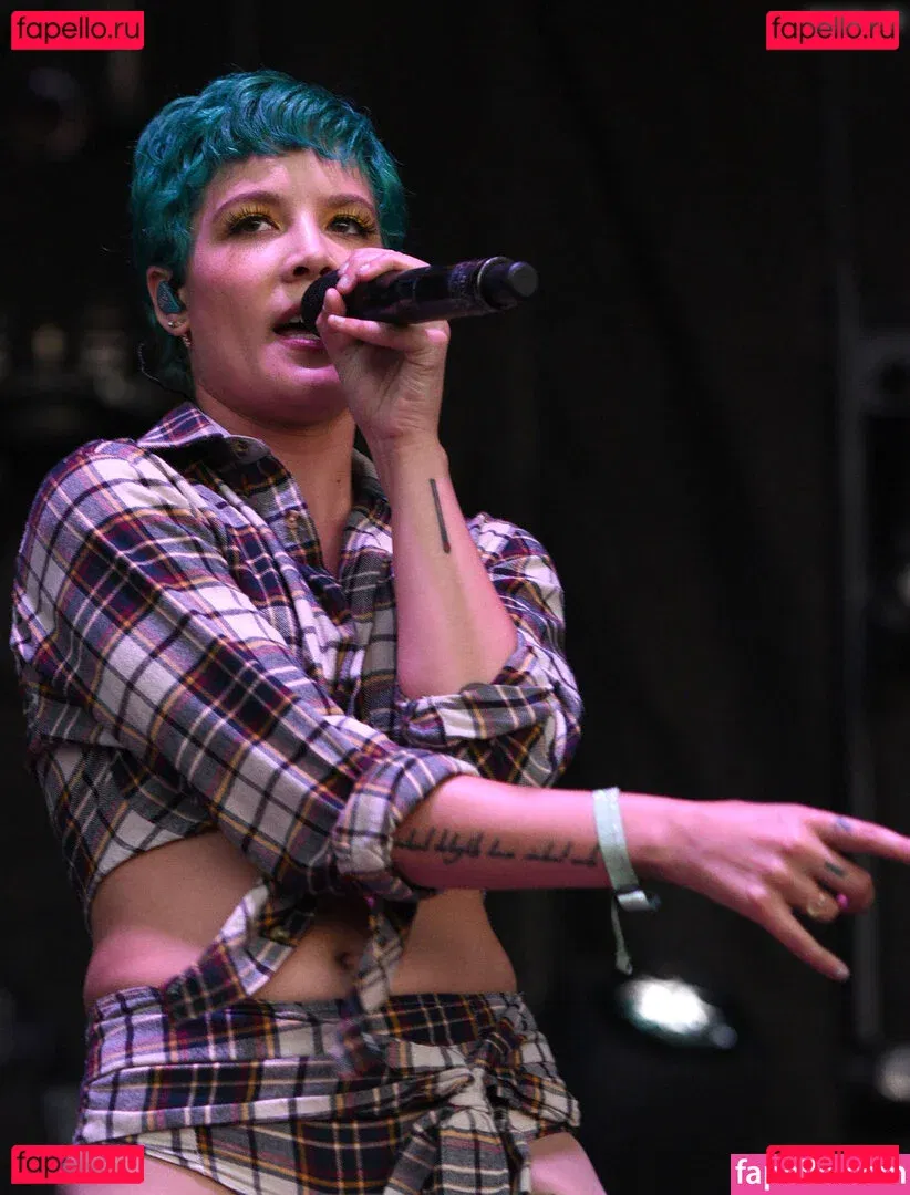 Halsey Onlyfans Photo Gallery 