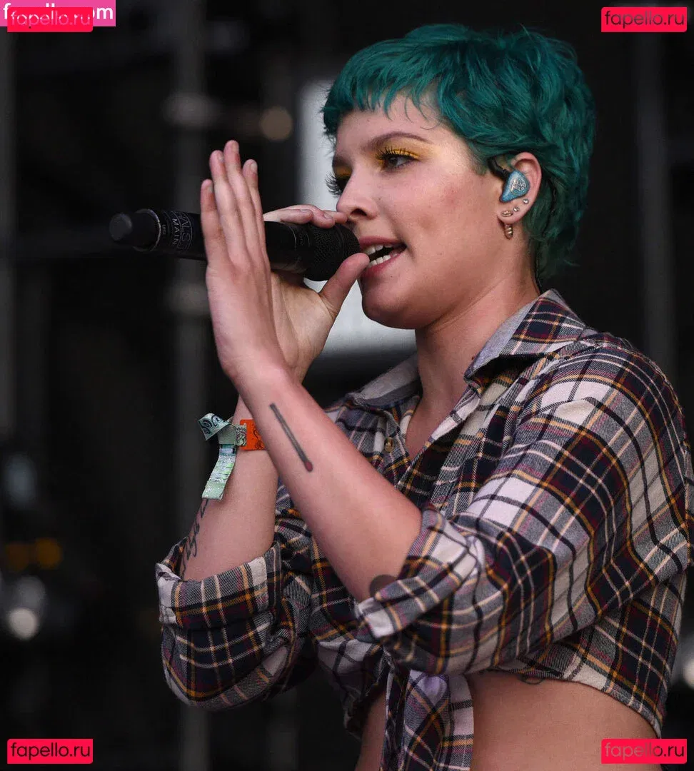 Halsey Onlyfans Photo Gallery 