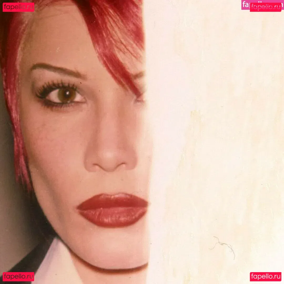 Halsey Onlyfans Photo Gallery 