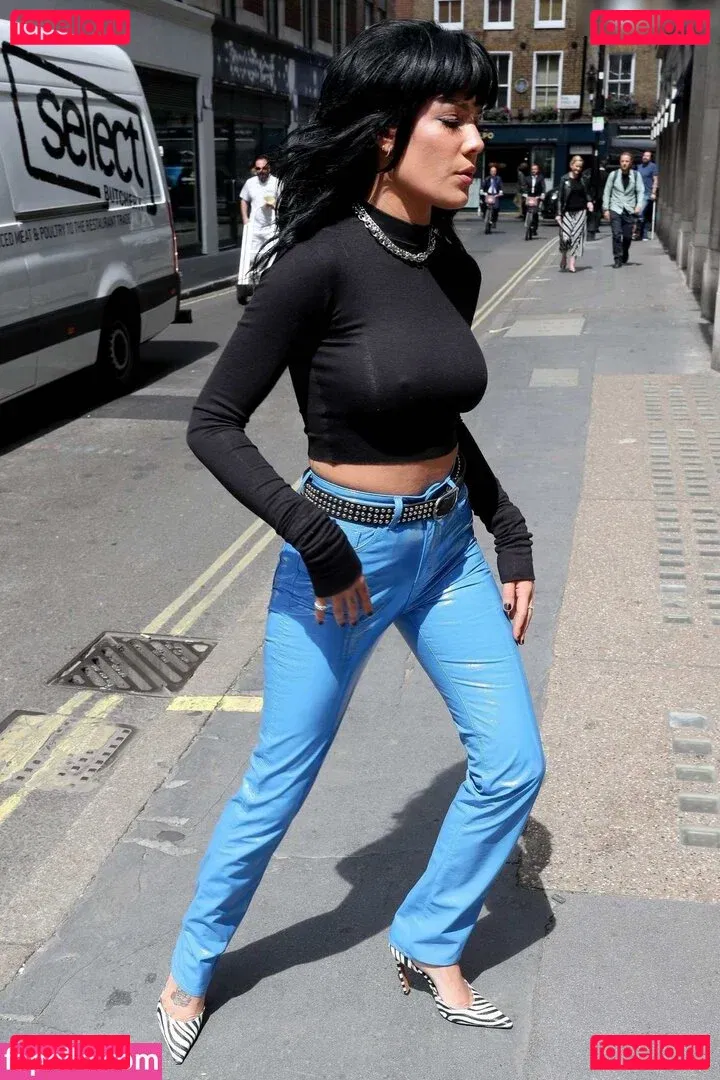 Halsey Onlyfans Photo Gallery 