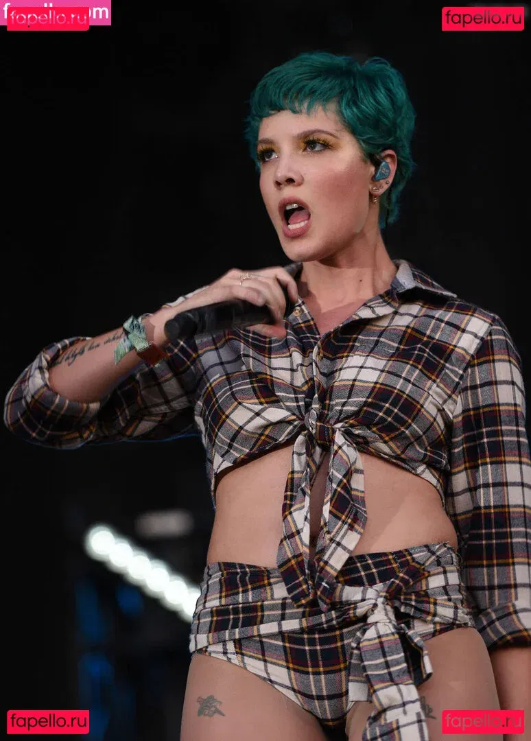 Halsey Onlyfans Photo Gallery 