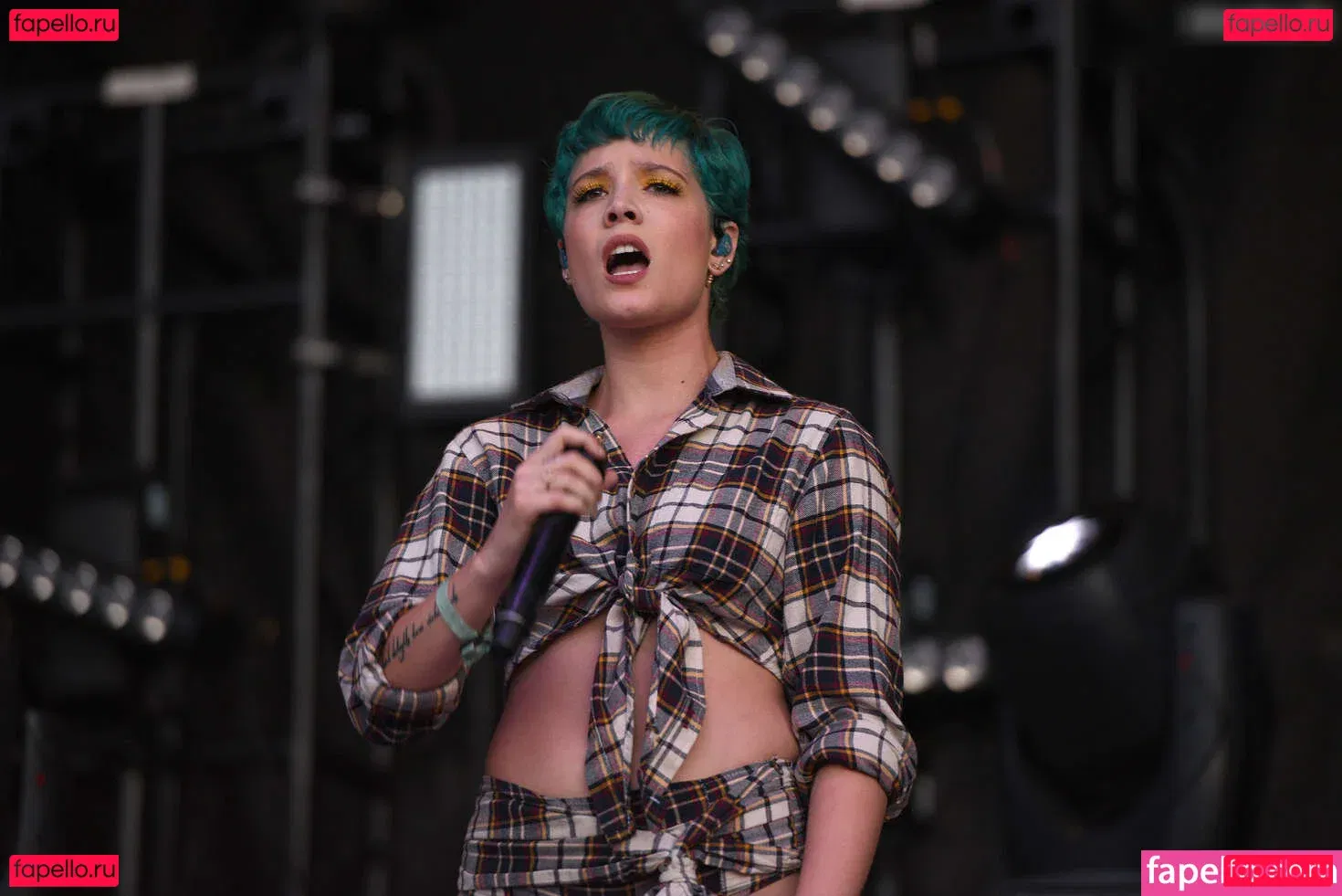 Halsey Onlyfans Photo Gallery 