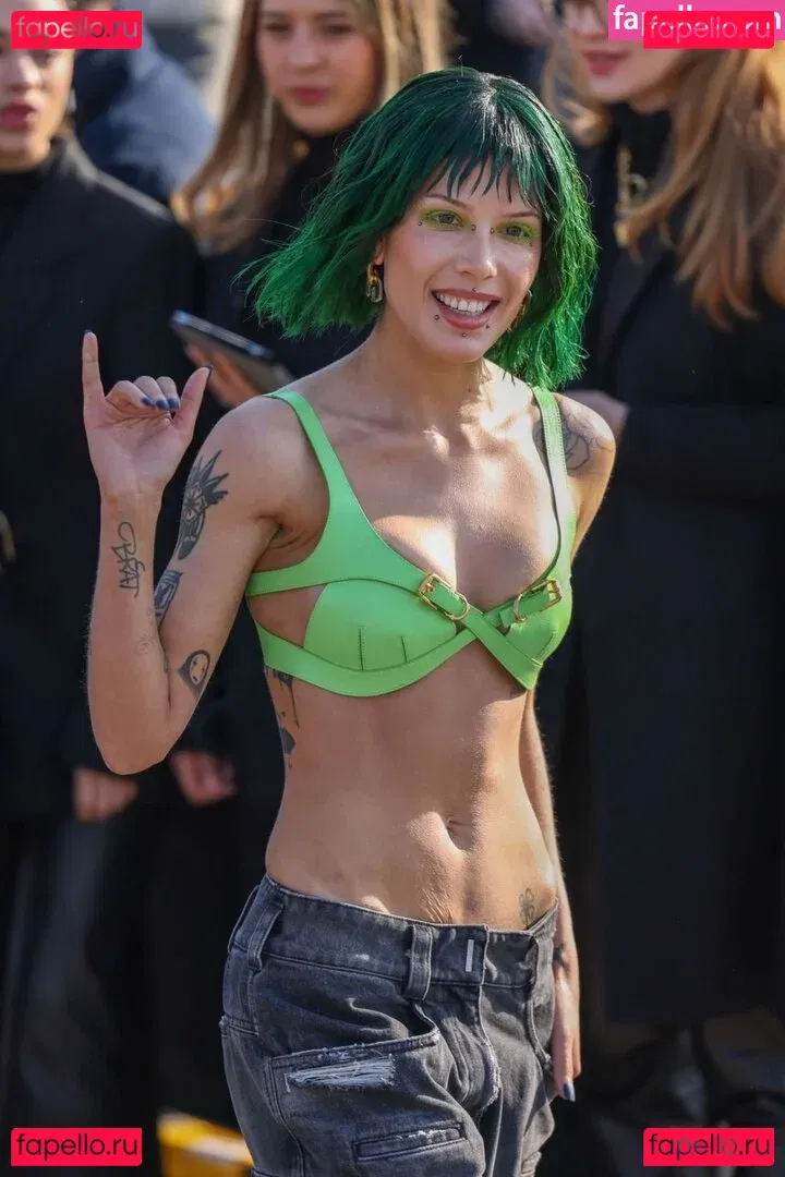 Halsey Onlyfans Photo Gallery 