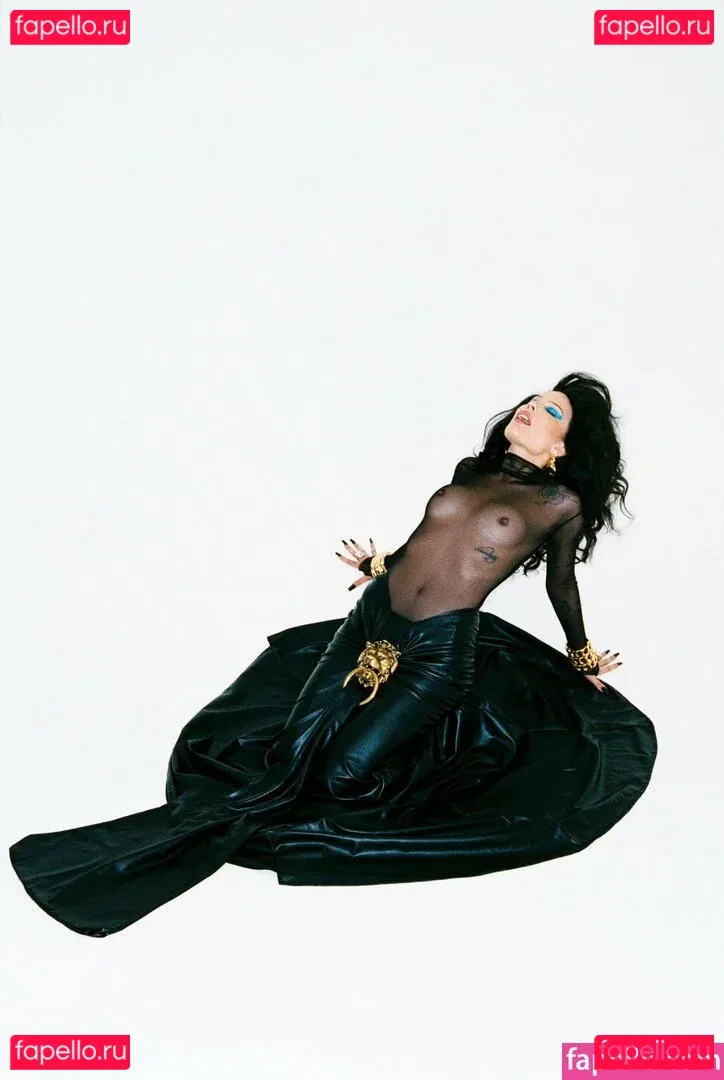 Halsey Onlyfans Photo Gallery 