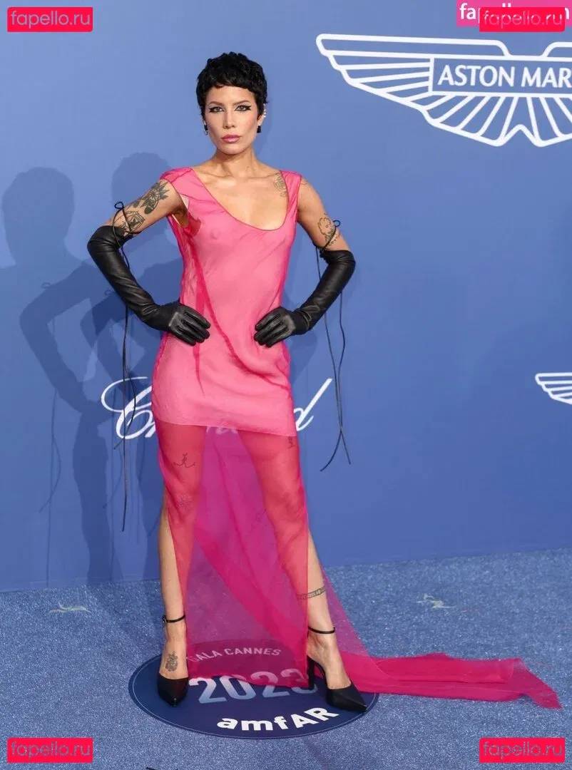 Halsey Onlyfans Photo Gallery 