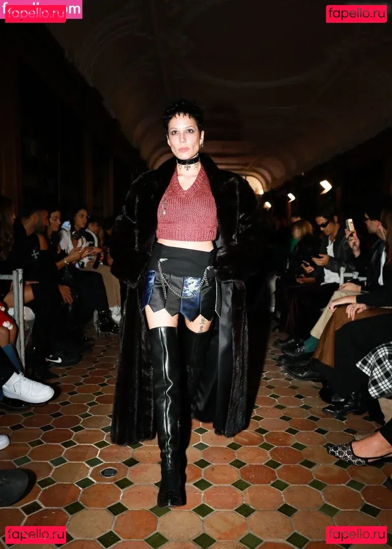 Halsey Onlyfans Photo Gallery 