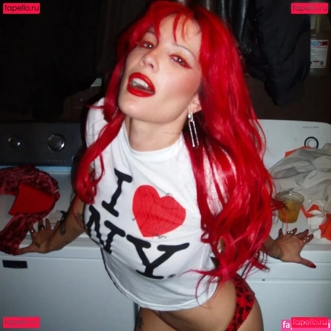 Halsey Onlyfans Photo Gallery 