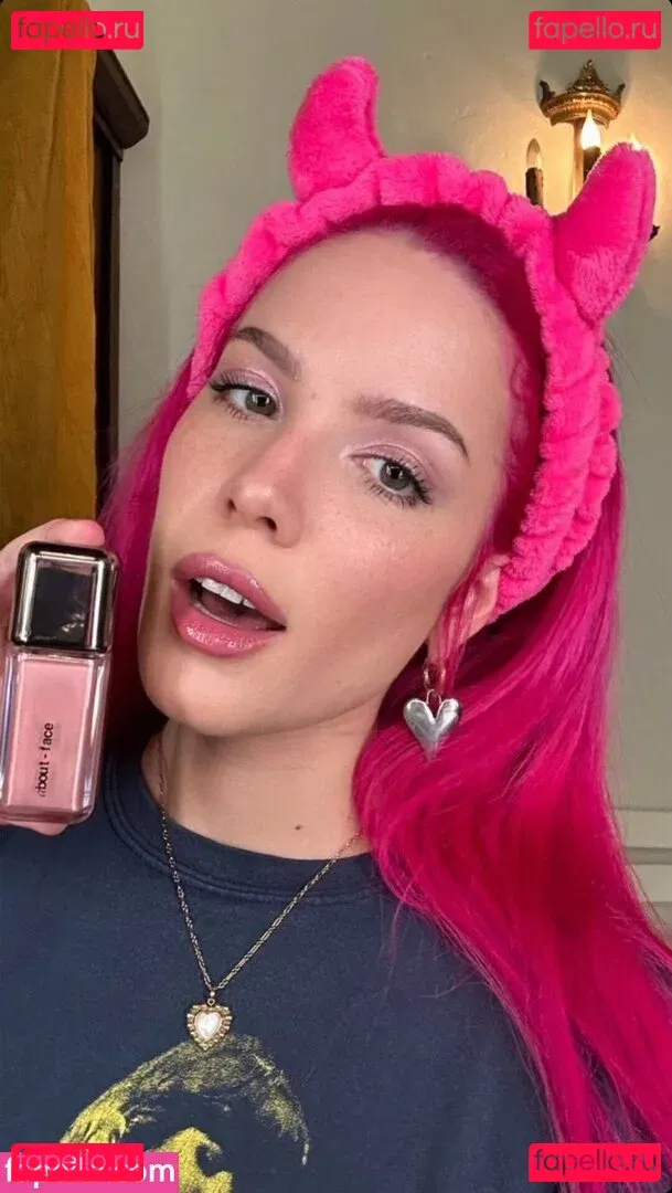 Halsey Onlyfans Photo Gallery 