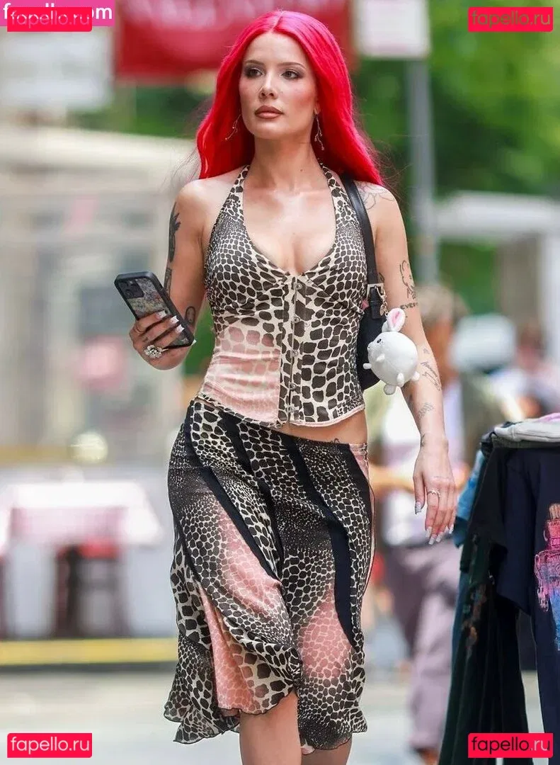 Halsey Onlyfans Photo Gallery 