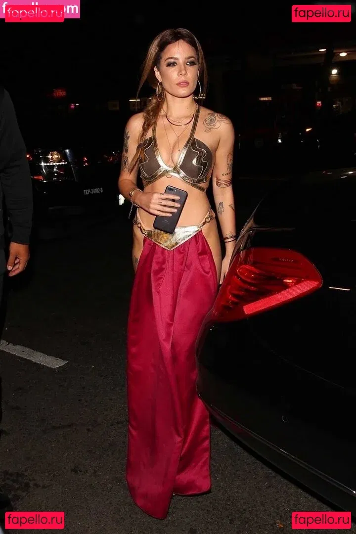 Halsey Onlyfans Photo Gallery 