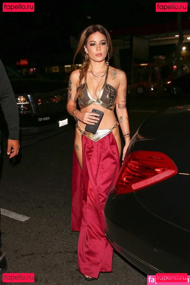 Halsey Onlyfans Photo Gallery 