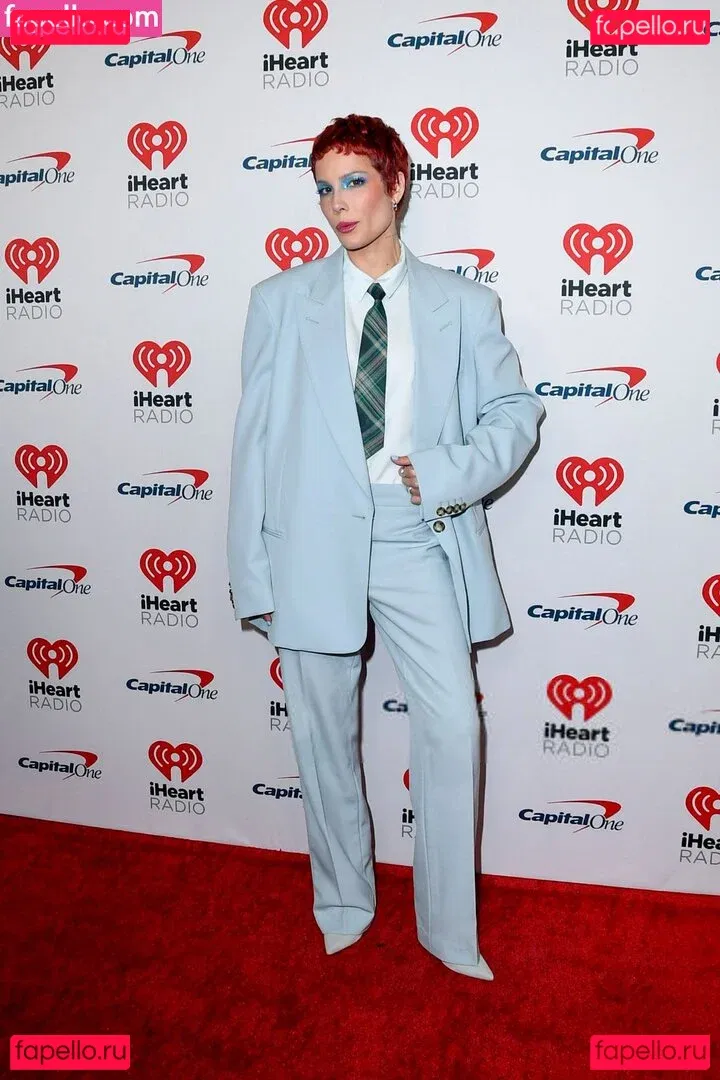 Halsey Onlyfans Photo Gallery 