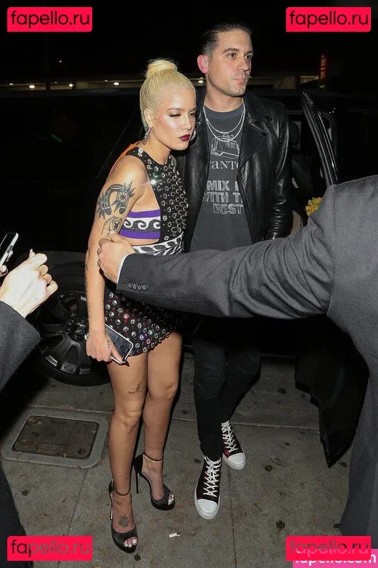 Halsey Onlyfans Photo Gallery 