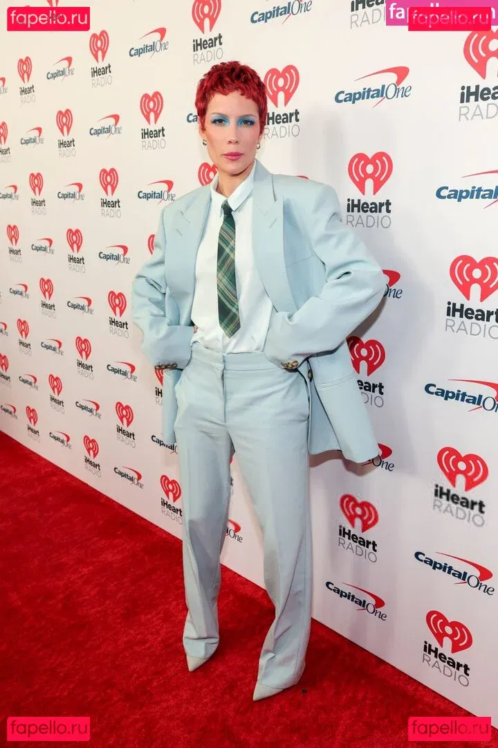 Halsey Onlyfans Photo Gallery 