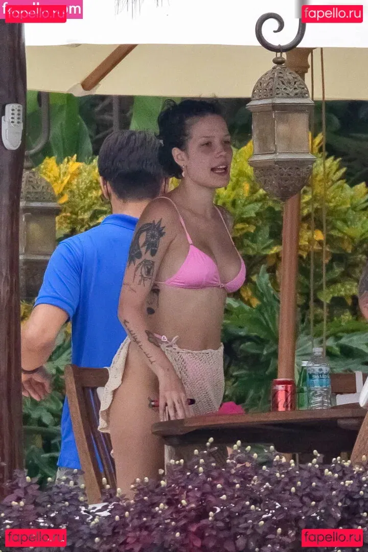 Halsey Onlyfans Photo Gallery 