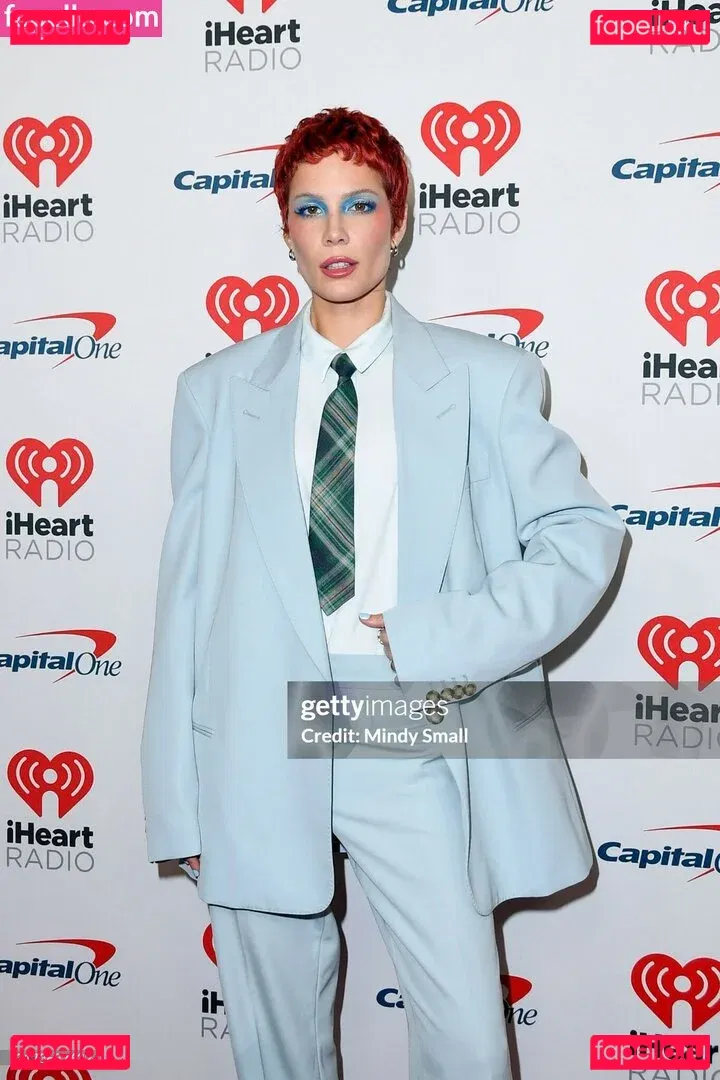 Halsey Onlyfans Photo Gallery 