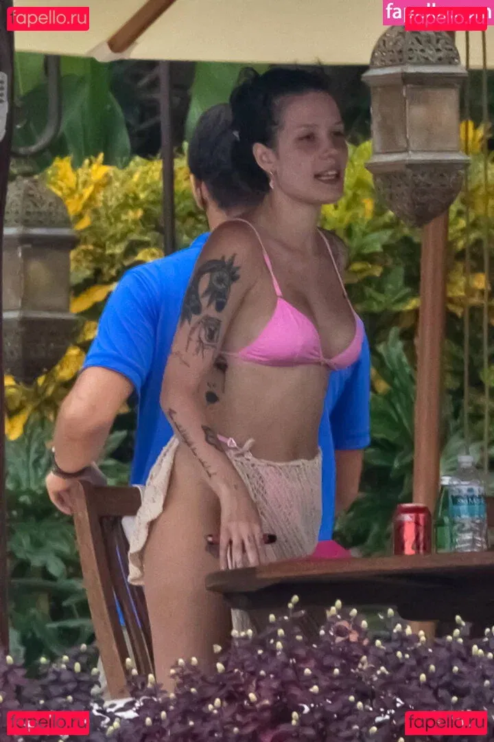 Halsey Onlyfans Photo Gallery 