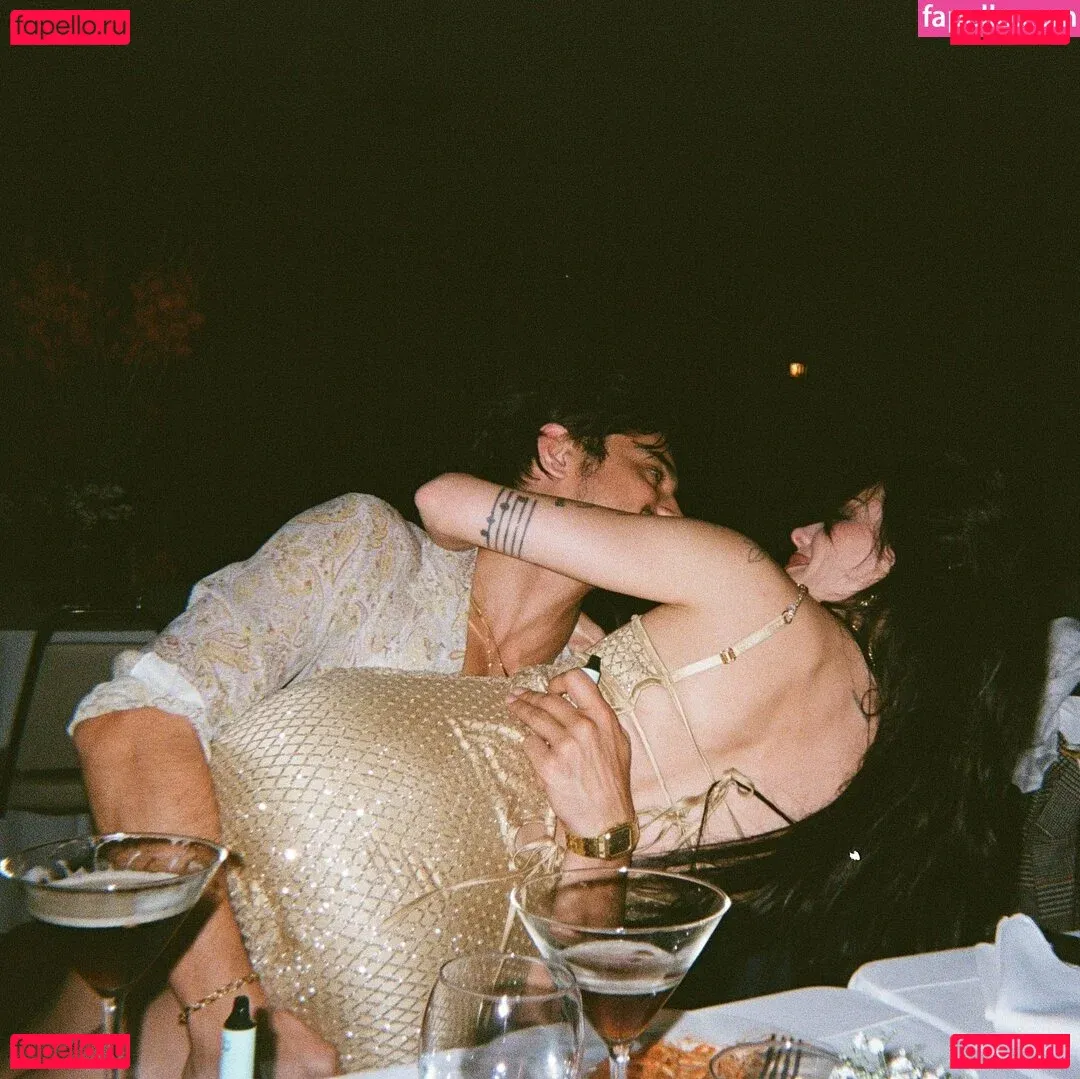 Halsey Onlyfans Photo Gallery 