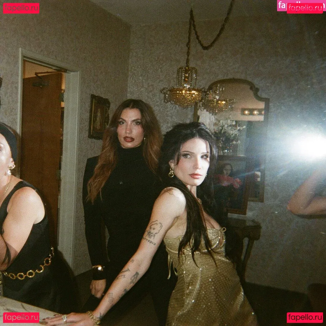 Halsey Onlyfans Photo Gallery 