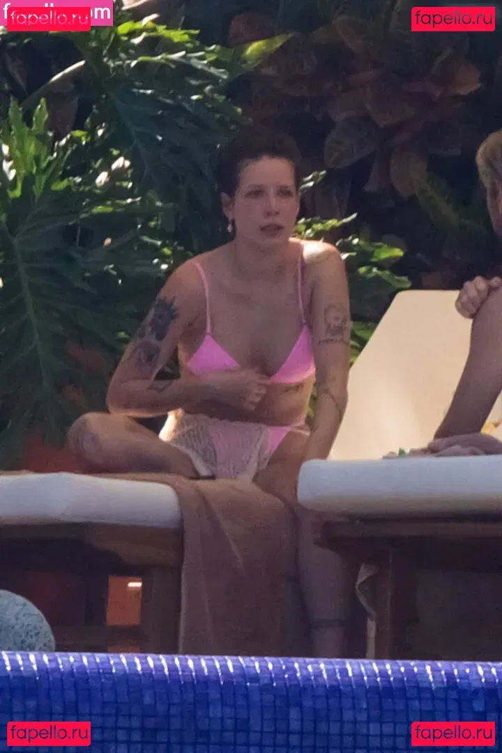 Halsey Onlyfans Photo Gallery 