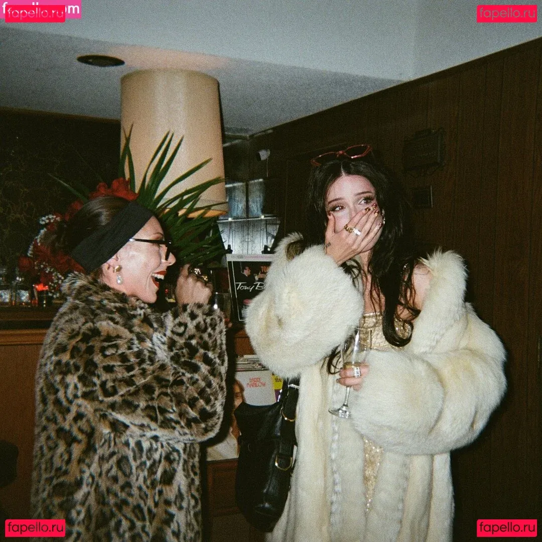 Halsey Onlyfans Photo Gallery 