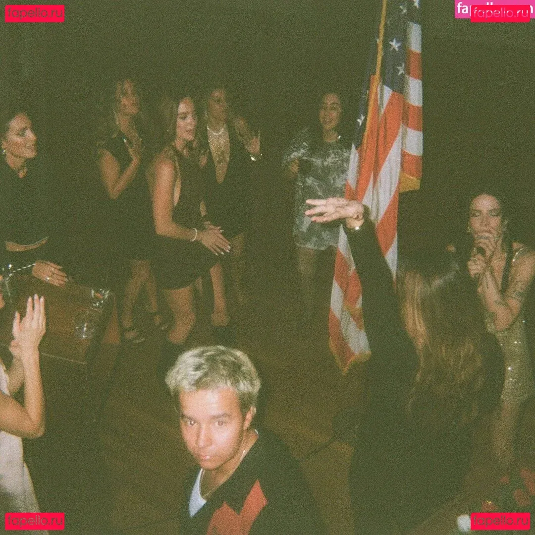 Halsey Onlyfans Photo Gallery 