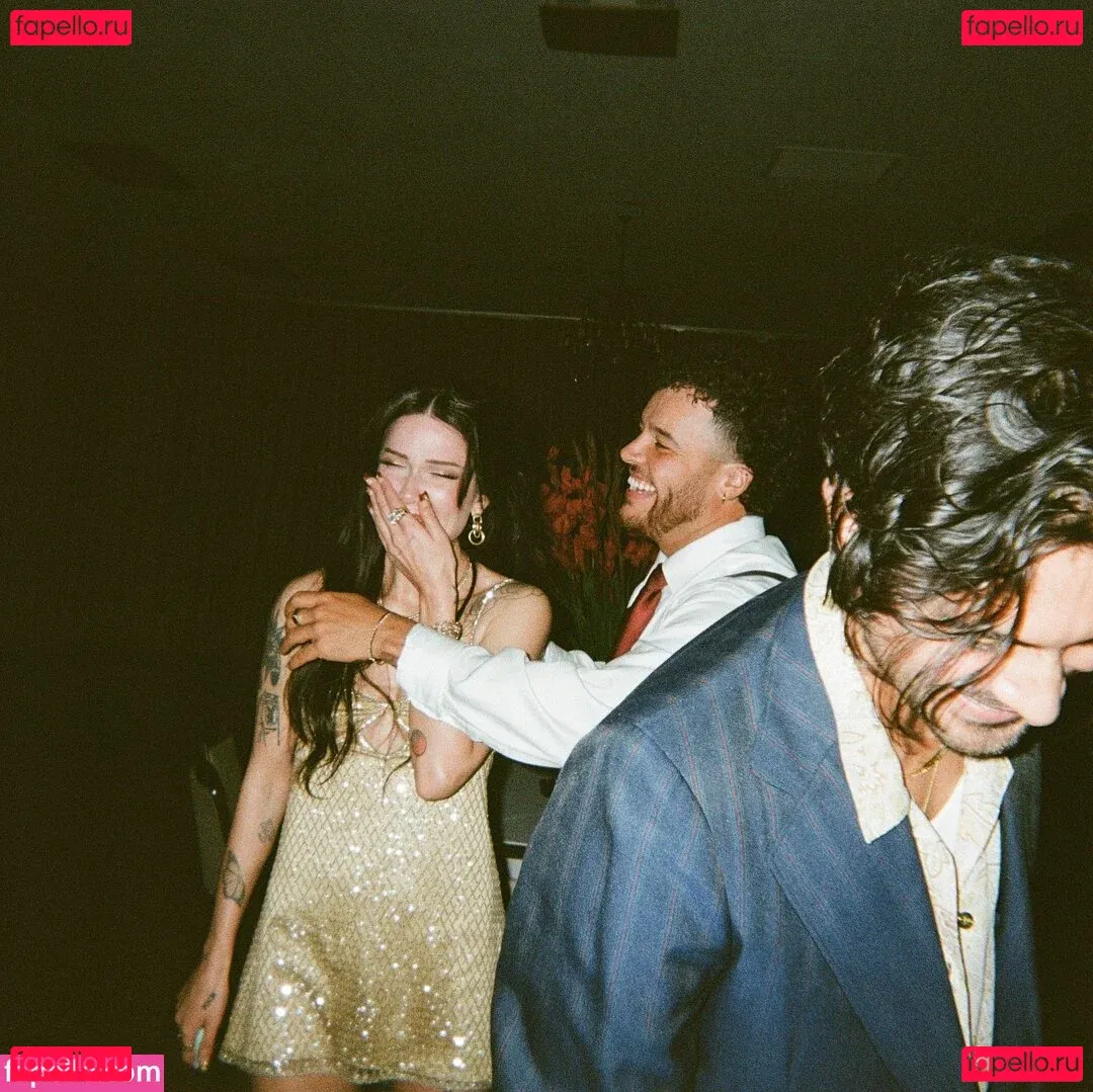 Halsey Onlyfans Photo Gallery 