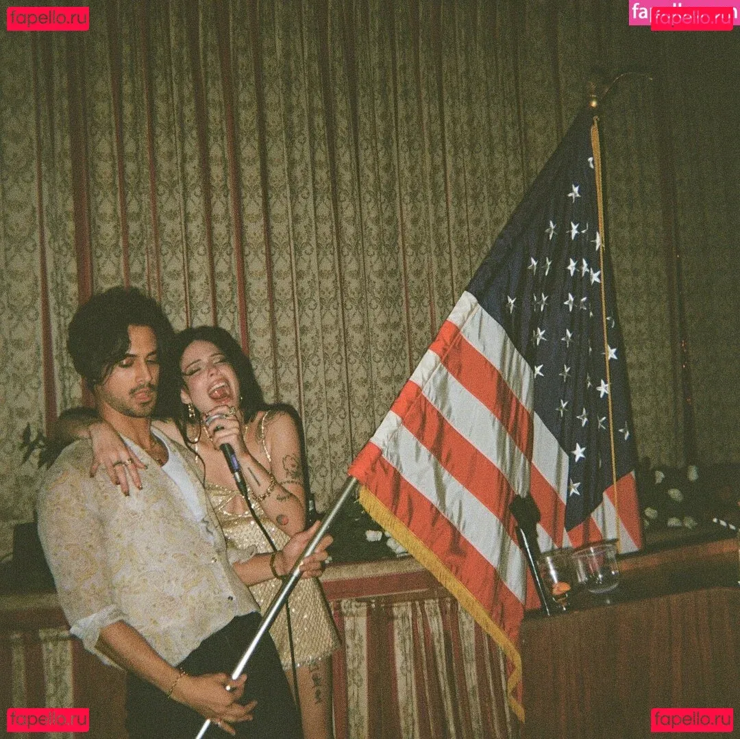 Halsey Onlyfans Photo Gallery 