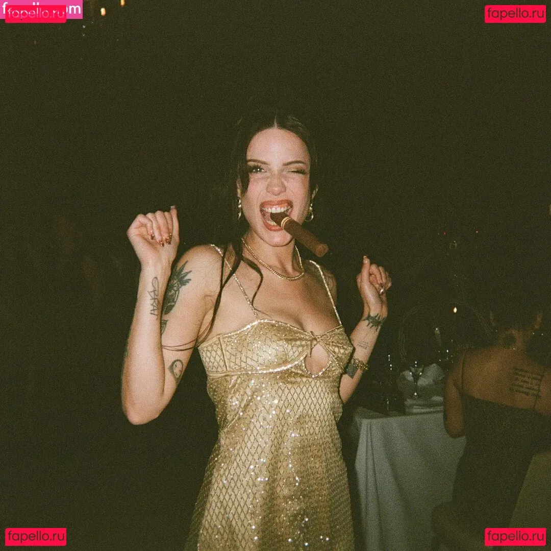 Halsey Onlyfans Photo Gallery 