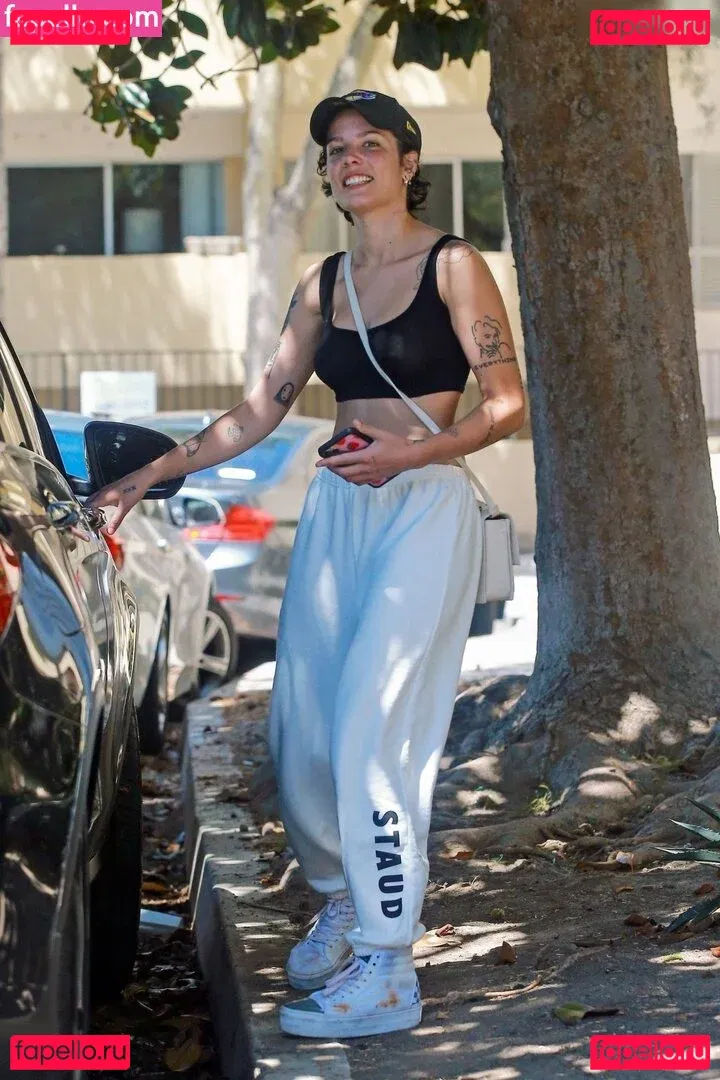 Halsey Onlyfans Photo Gallery 