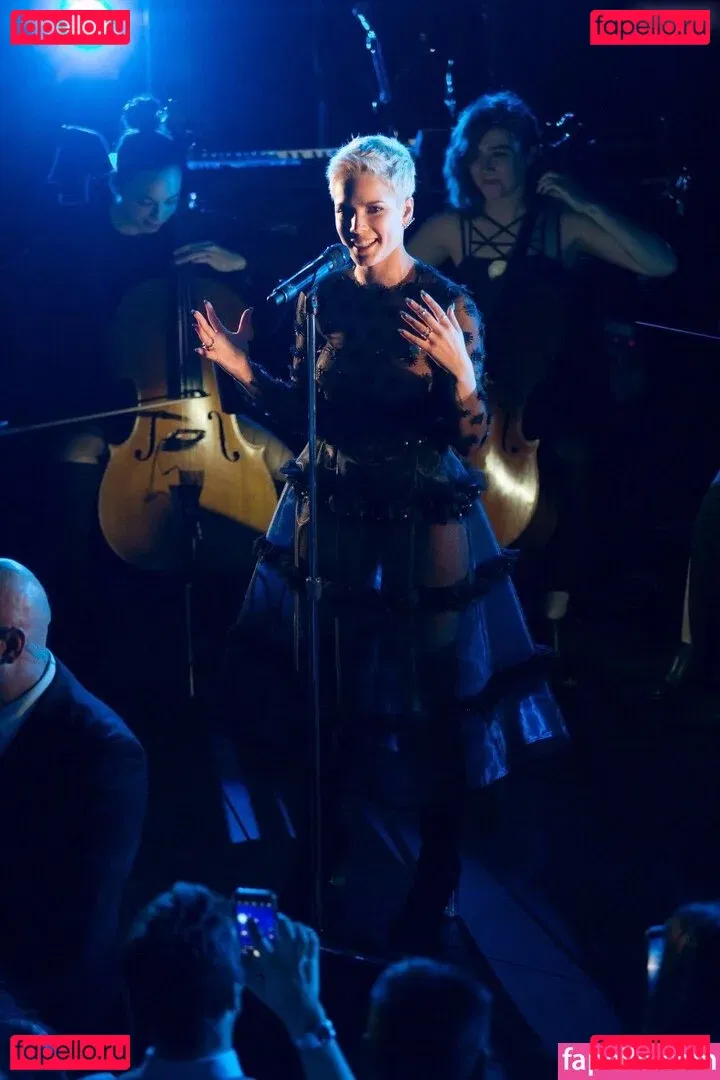 Halsey Onlyfans Photo Gallery 