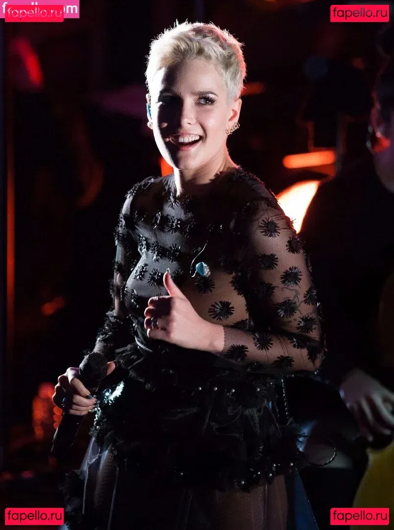 Halsey Onlyfans Photo Gallery 
