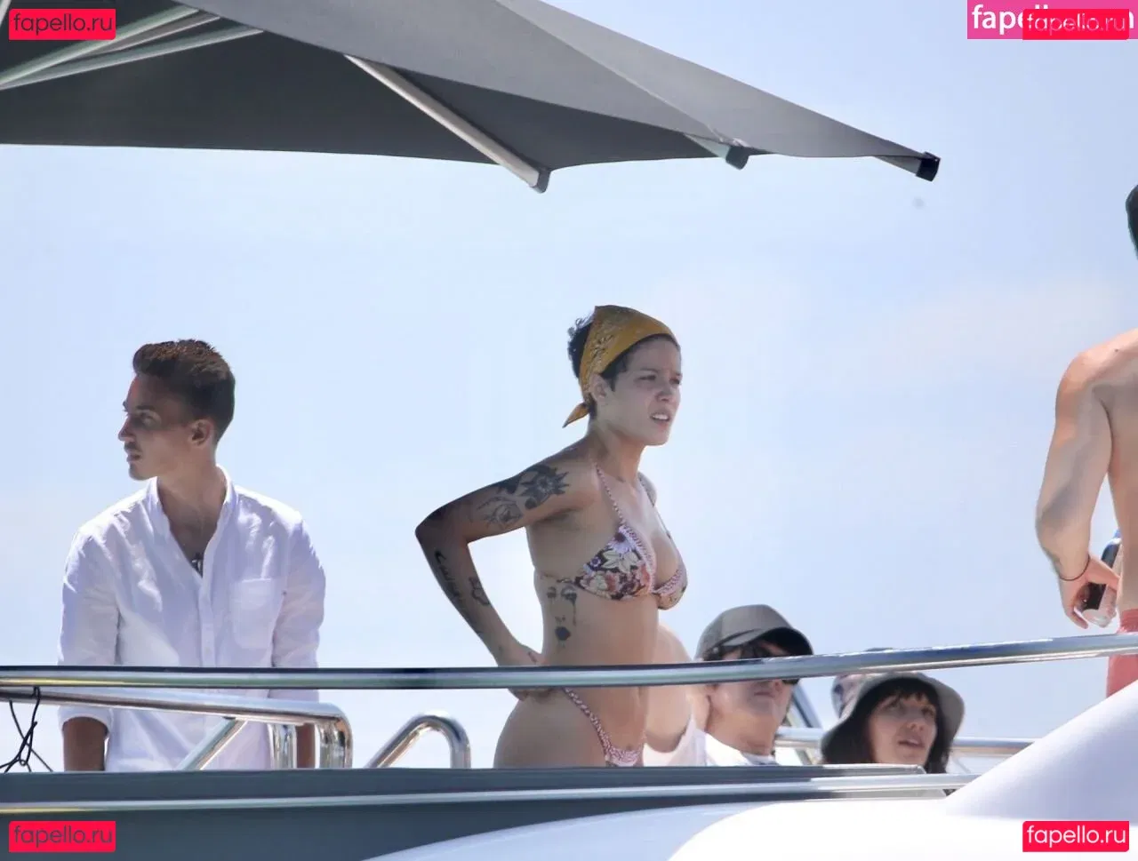 Halsey Onlyfans Photo Gallery 