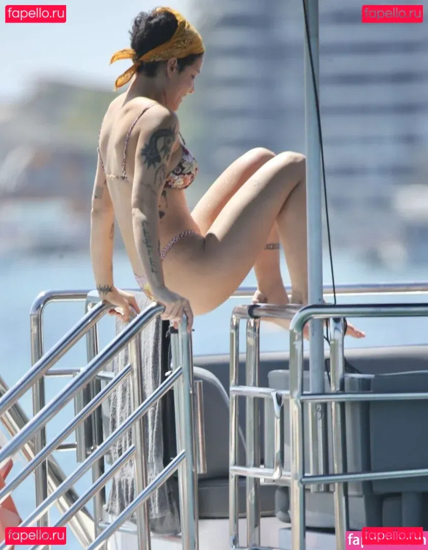 Halsey Onlyfans Photo Gallery 