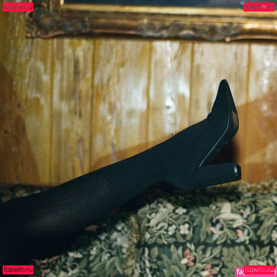 Halsey Onlyfans Photo Gallery 