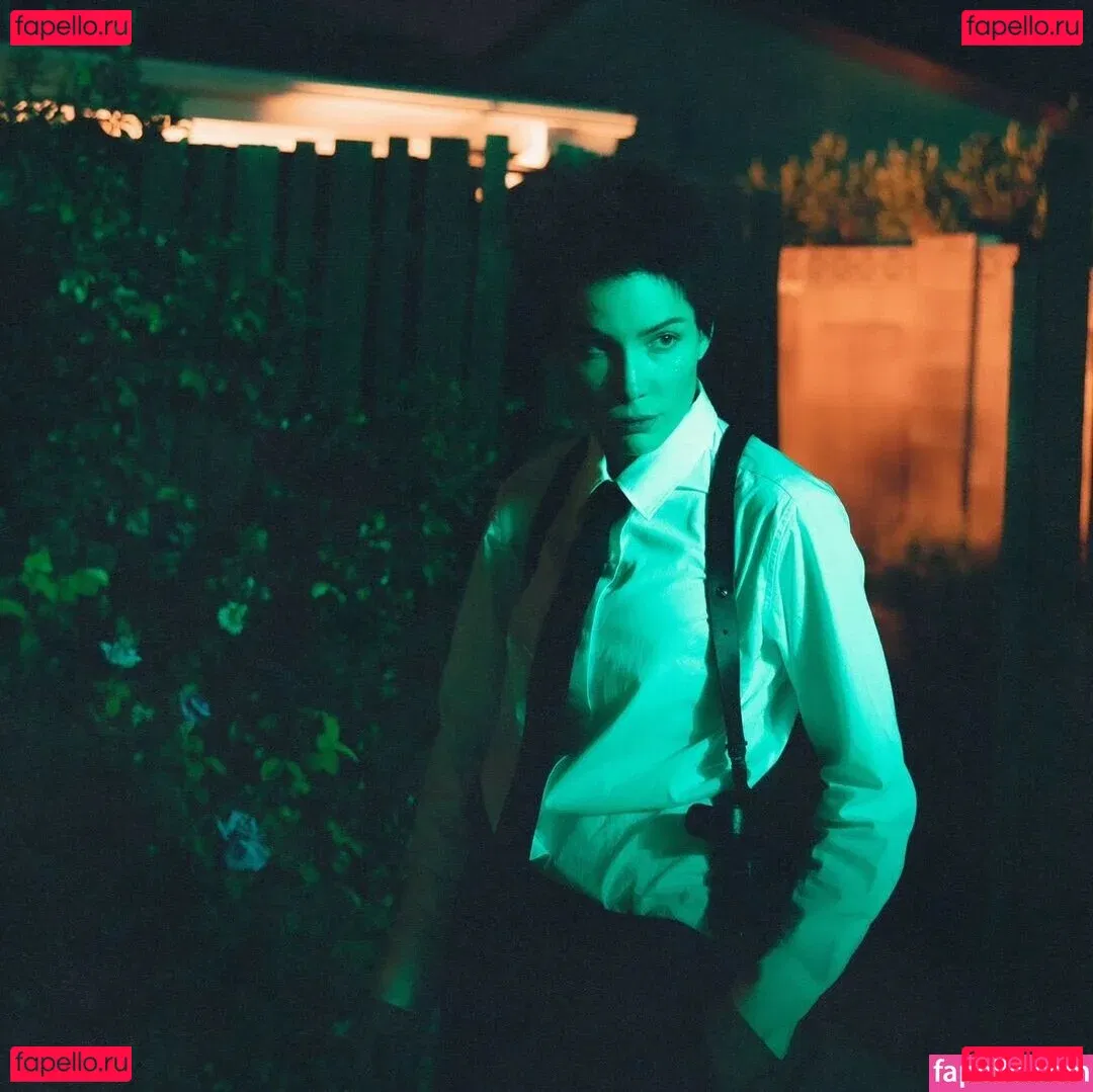 Halsey Onlyfans Photo Gallery 