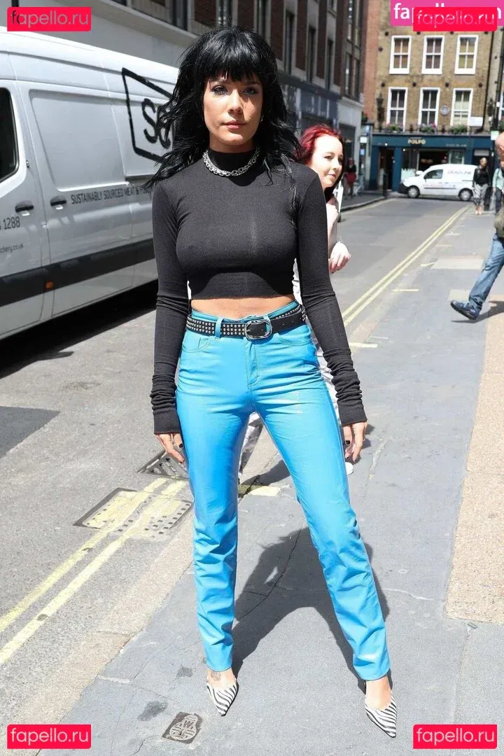 Halsey Onlyfans Photo Gallery 