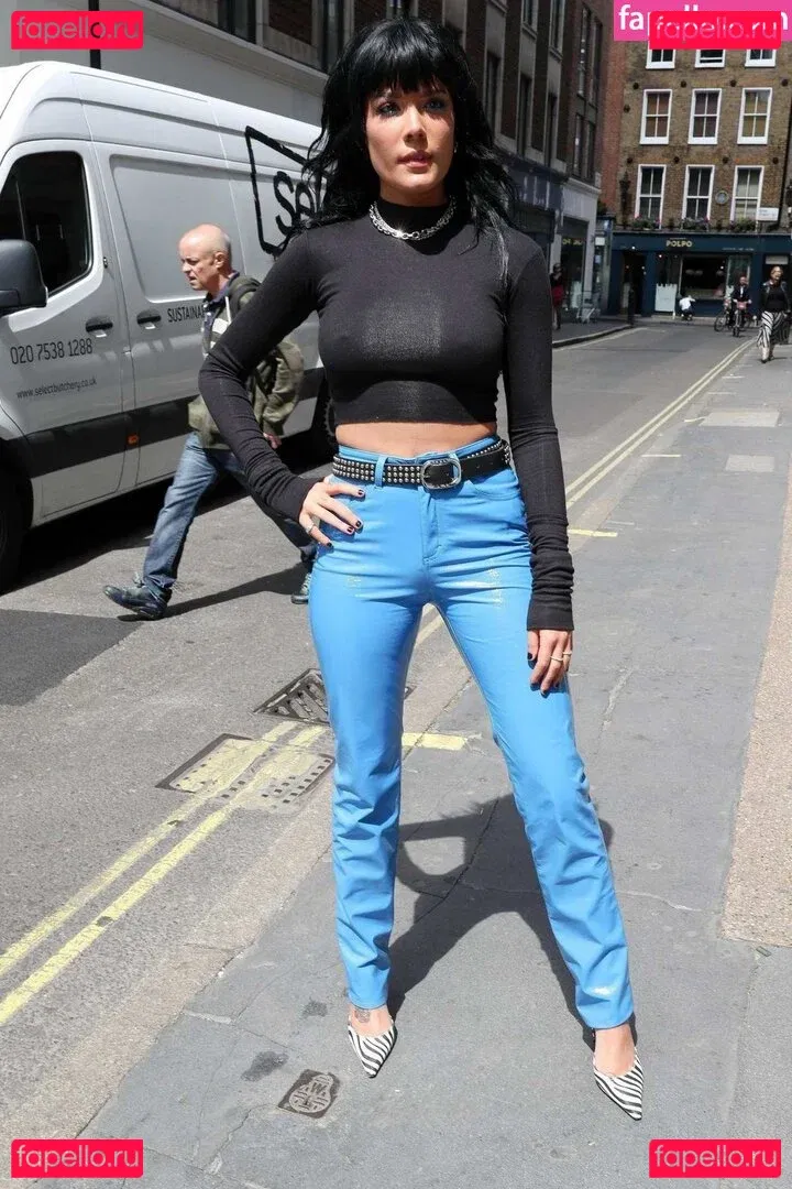 Halsey Onlyfans Photo Gallery 