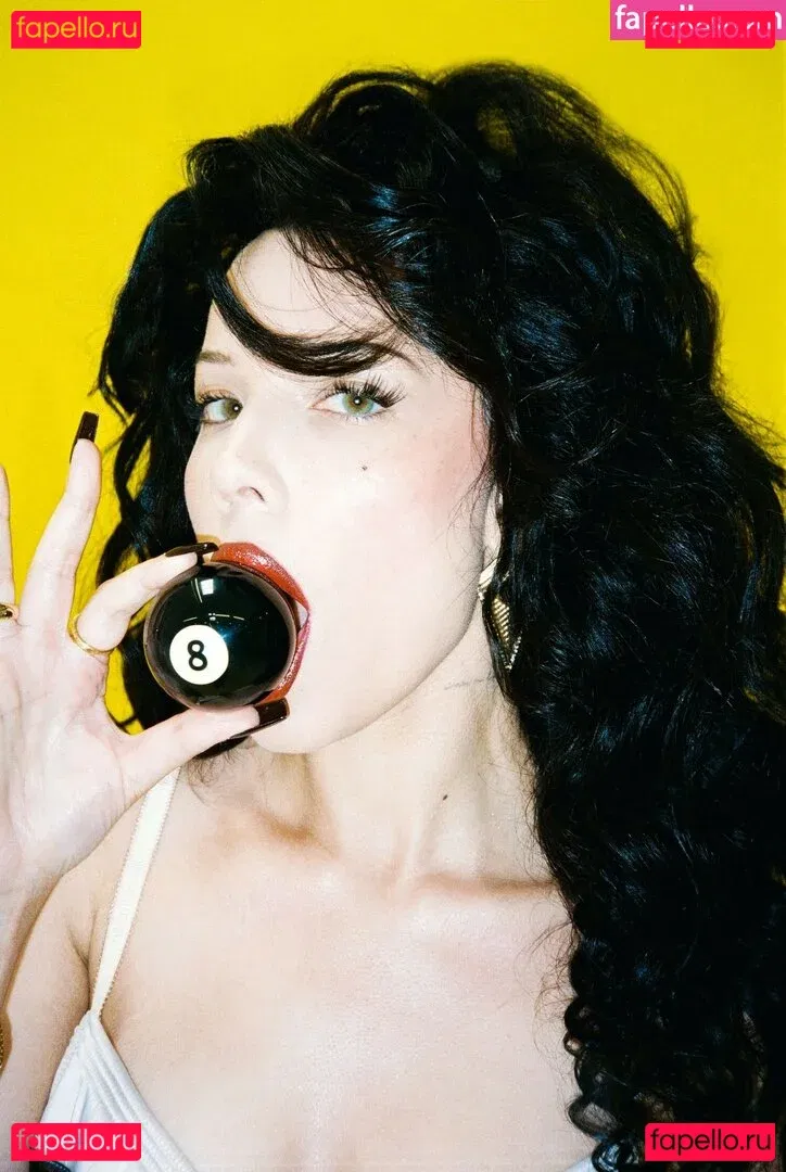 Halsey Onlyfans Photo Gallery 