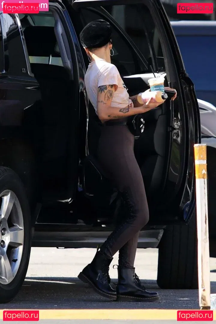 Halsey Onlyfans Photo Gallery 