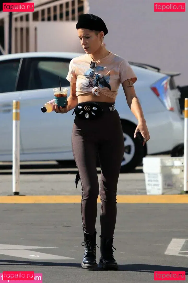 Halsey Onlyfans Photo Gallery 