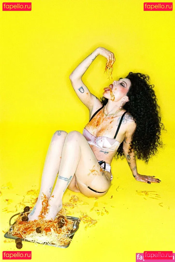 Halsey Onlyfans Photo Gallery 