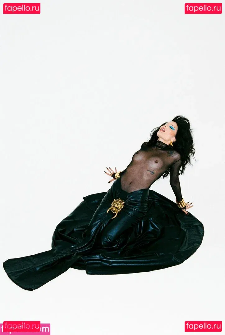 Halsey Onlyfans Photo Gallery 