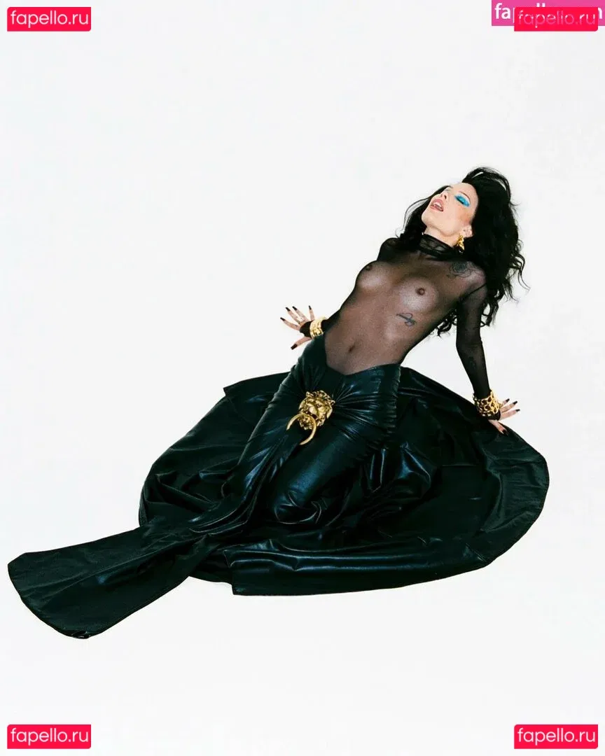 Halsey Onlyfans Photo Gallery 