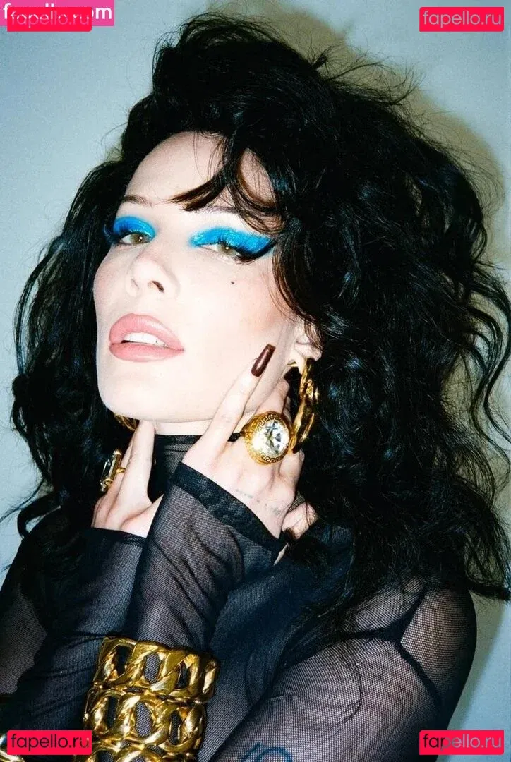 Halsey Onlyfans Photo Gallery 