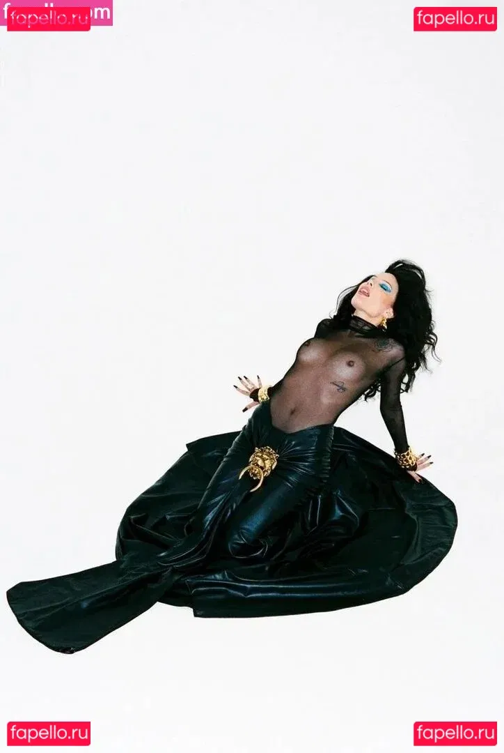 Halsey Onlyfans Photo Gallery 