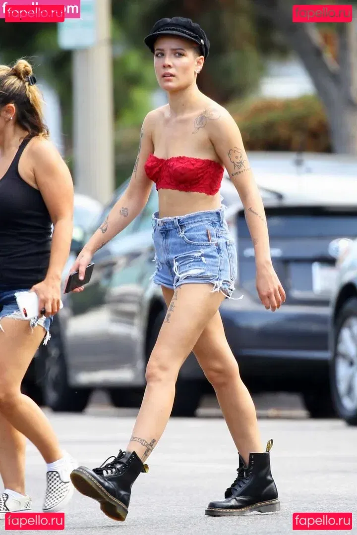 Halsey Onlyfans Photo Gallery 