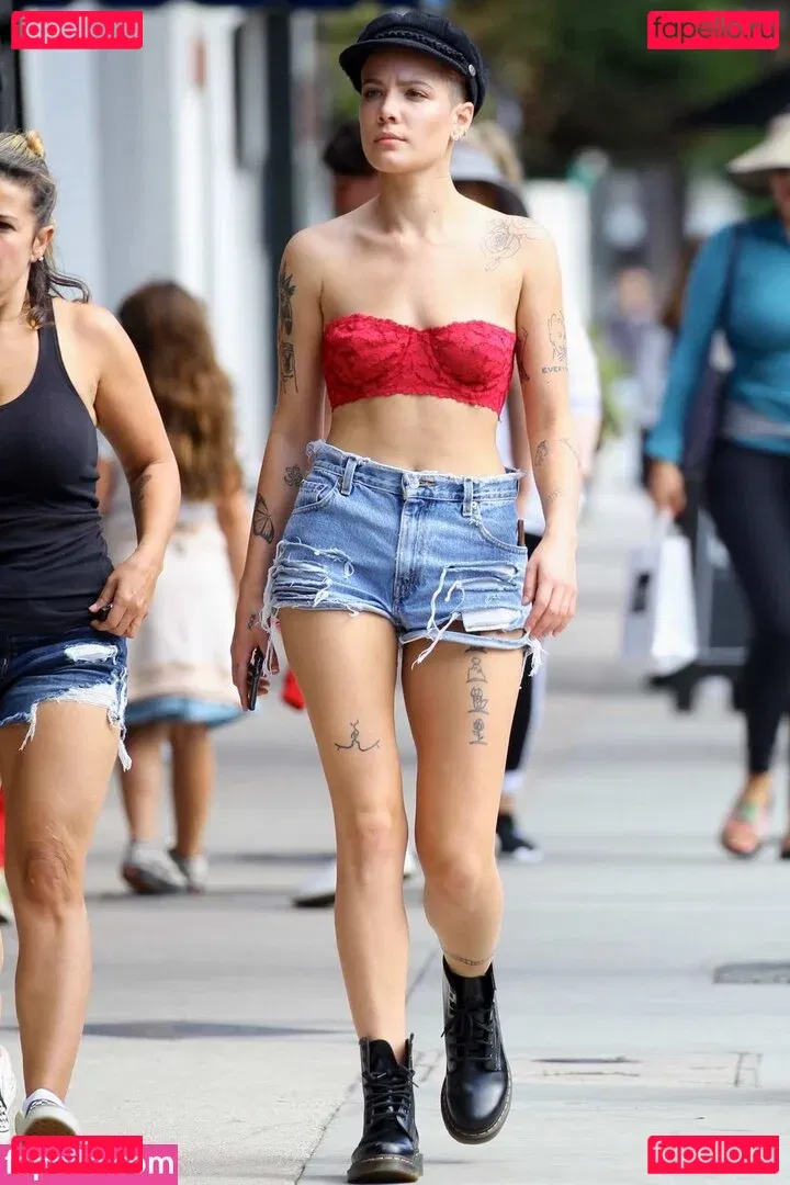 Halsey Onlyfans Photo Gallery 