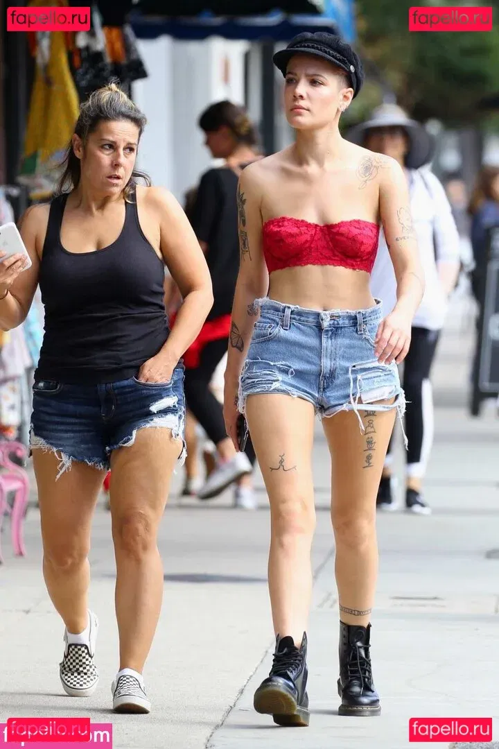 Halsey Onlyfans Photo Gallery 