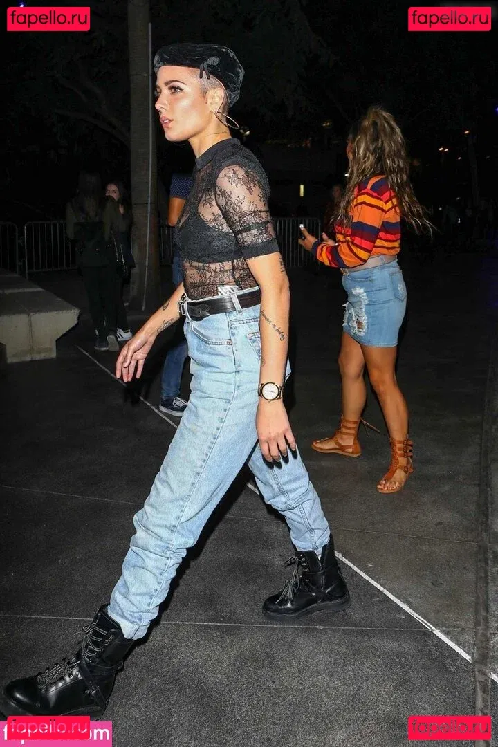 Halsey Onlyfans Photo Gallery 